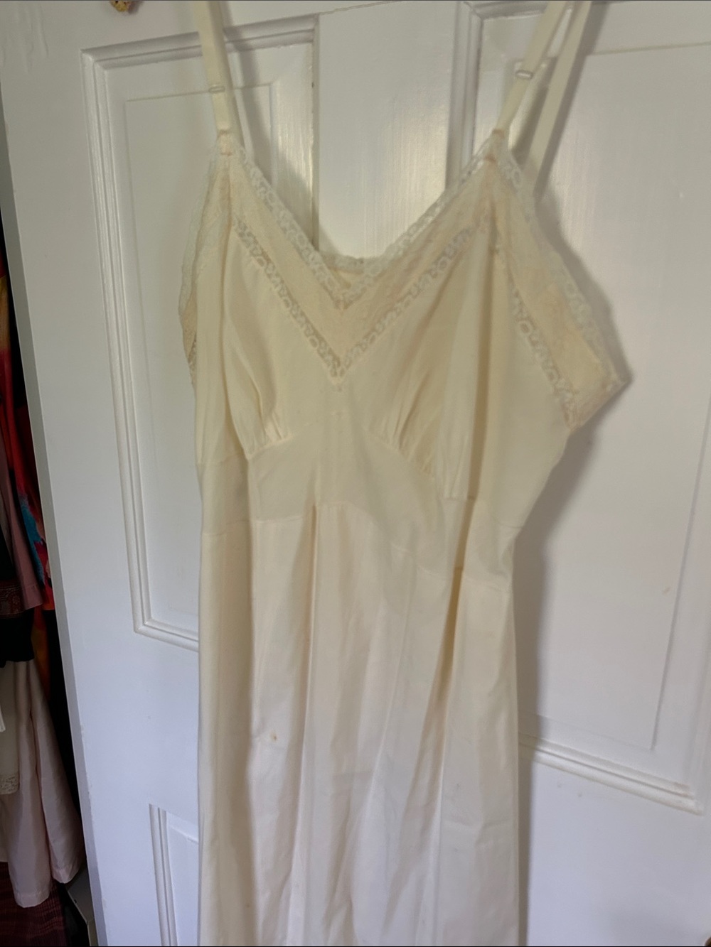 Vintage Classic Lace-Trim Slip CreamSize 38. Rogers brand.Dacron, cotton, nylon